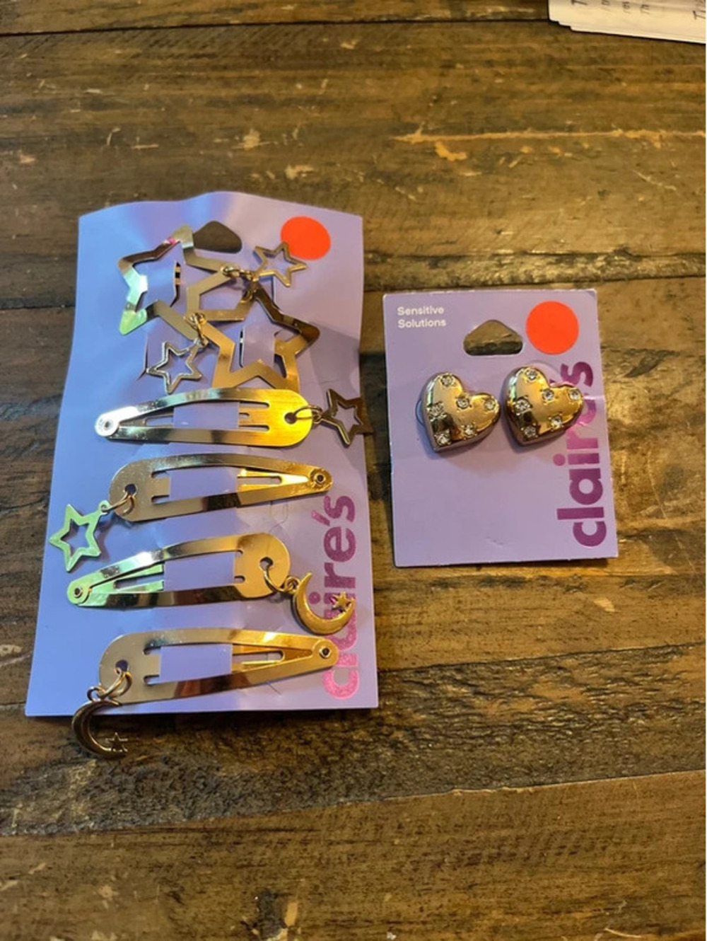0041 New Claireโs Gold Celestial Hair Clips & Heart Earrings Bundle Set